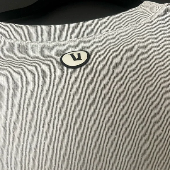 Vuori Long Sleeve Textured Chilled Out Top Houndstooth - Picture 6 of 8